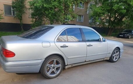 Mercedes-Benz E-Класс, 1997 год, 210 000 рублей, 3 фотография