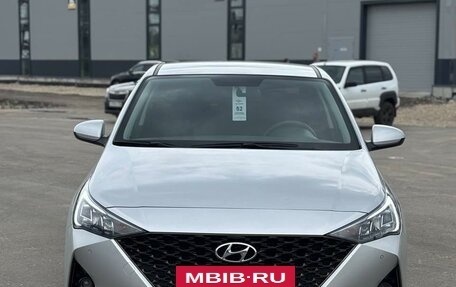 Hyundai Solaris II рестайлинг, 2022 год, 2 025 000 рублей, 2 фотография