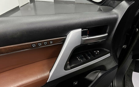 Toyota Land Cruiser 200, 2016 год, 4 595 000 рублей, 29 фотография