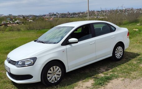 Volkswagen Polo VI (EU Market), 2015 год, 850 000 рублей, 2 фотография