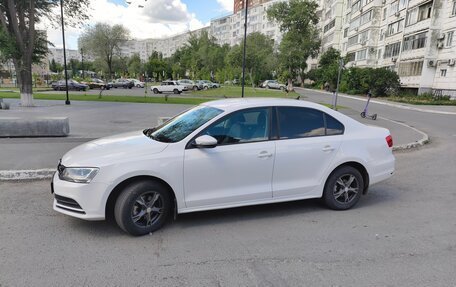 Volkswagen Jetta VI, 2015 год, 1 220 000 рублей, 2 фотография