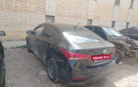 Hyundai Solaris II рестайлинг, 2017 год, 550 000 рублей, 3 фотография