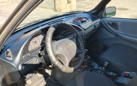 Chevrolet Niva I рестайлинг, 2004 год, 555 000 рублей, 8 фотография