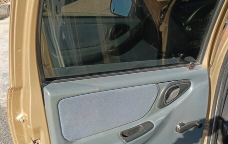Chevrolet Niva I рестайлинг, 2004 год, 555 000 рублей, 7 фотография