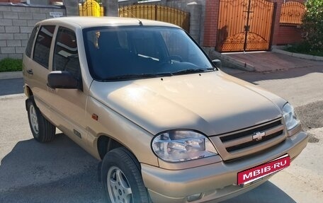 Chevrolet Niva I рестайлинг, 2004 год, 555 000 рублей, 2 фотография