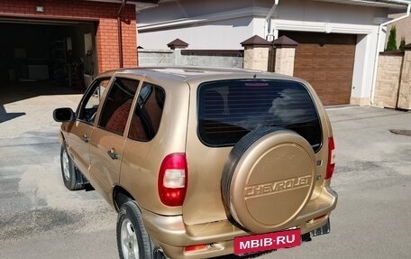 Chevrolet Niva I рестайлинг, 2004 год, 555 000 рублей, 3 фотография