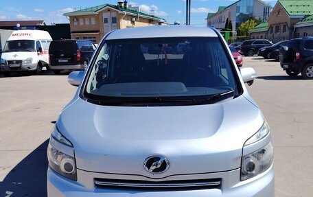 Toyota Voxy II, 2009 год, 1 200 000 рублей, 2 фотография