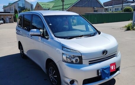 Toyota Voxy II, 2009 год, 1 200 000 рублей, 1 фотография