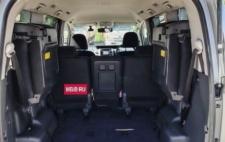 Toyota Voxy II, 2009 год, 1 200 000 рублей, 8 фотография