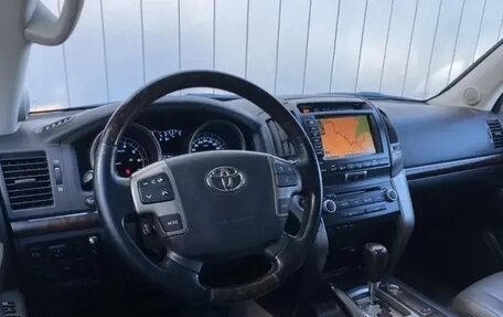 Toyota Land Cruiser 200, 2010 год, 3 590 000 рублей, 8 фотография