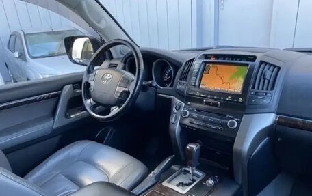 Toyota Land Cruiser 200, 2010 год, 3 590 000 рублей, 10 фотография