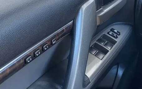 Toyota Land Cruiser 200, 2010 год, 3 590 000 рублей, 21 фотография