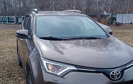 Toyota RAV4, 2017 год, 2 625 000 рублей, 2 фотография