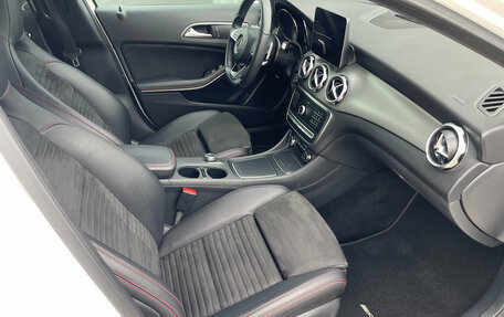 Mercedes-Benz GLA, 2018 год, 2 500 000 рублей, 14 фотография