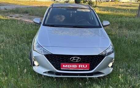 Hyundai Solaris II рестайлинг, 2021 год, 1 450 000 рублей, 1 фотография