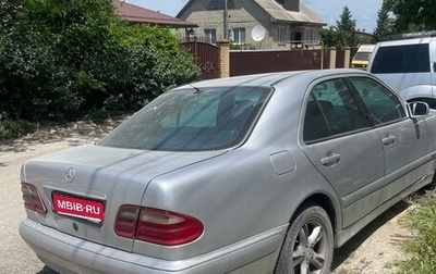 Mercedes-Benz E-Класс, 2001 год, 500 000 рублей, 1 фотография