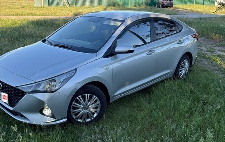 Hyundai Solaris II рестайлинг, 2021 год, 1 450 000 рублей, 4 фотография