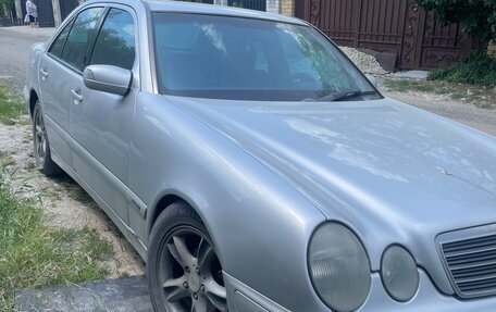 Mercedes-Benz E-Класс, 2001 год, 500 000 рублей, 4 фотография