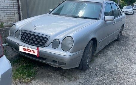 Mercedes-Benz E-Класс, 2001 год, 500 000 рублей, 3 фотография