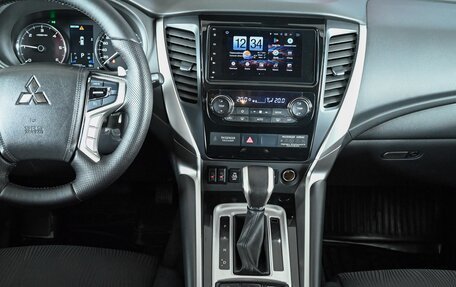 Mitsubishi Pajero Sport III рестайлинг, 2019 год, 2 980 000 рублей, 14 фотография