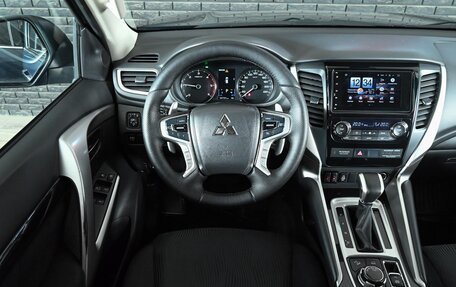 Mitsubishi Pajero Sport III рестайлинг, 2019 год, 2 980 000 рублей, 12 фотография