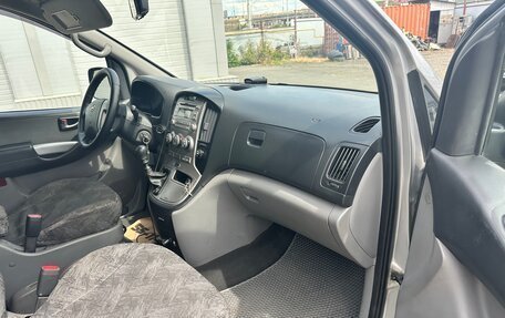 Hyundai H-1 II рестайлинг, 2012 год, 1 700 000 рублей, 11 фотография