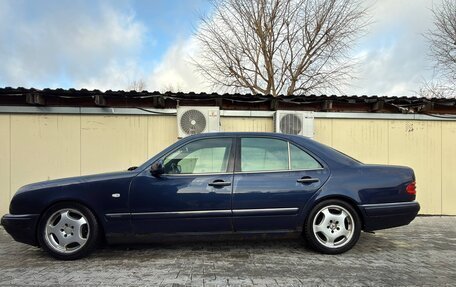 Mercedes-Benz E-Класс, 1997 год, 335 000 рублей, 2 фотография