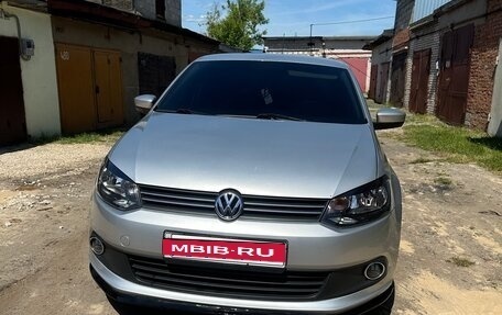 Volkswagen Polo VI (EU Market), 2011 год, 1 320 000 рублей, 2 фотография