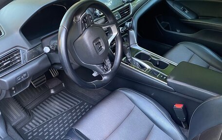 Honda Accord IX рестайлинг, 2017 год, 1 850 000 рублей, 12 фотография