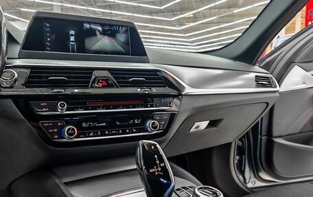 BMW 5 серия, 2018 год, 3 612 000 рублей, 10 фотография
