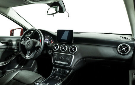Mercedes-Benz A-Класс, 2016 год, 1 839 700 рублей, 10 фотография