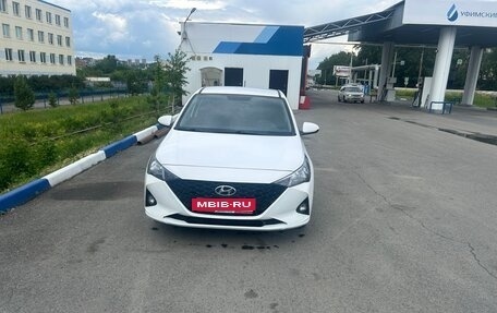 Hyundai Solaris II рестайлинг, 2021 год, 1 800 000 рублей, 1 фотография