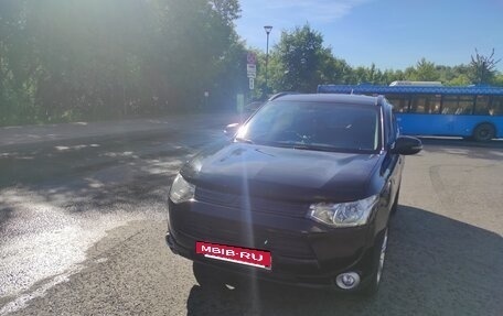 Mitsubishi Outlander III рестайлинг 3, 2012 год, 1 550 000 рублей, 2 фотография