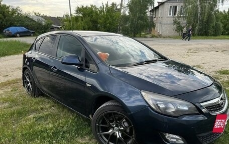 Opel Astra J, 2010 год, 850 000 рублей, 3 фотография