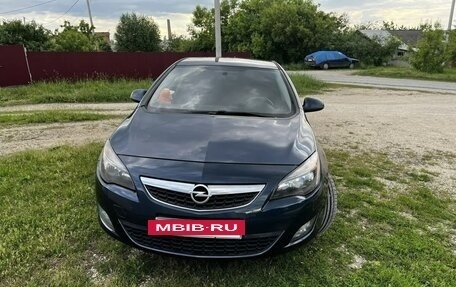 Opel Astra J, 2010 год, 850 000 рублей, 2 фотография