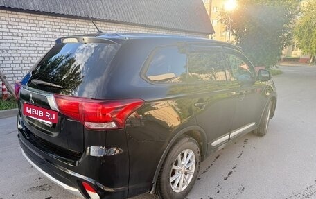 Mitsubishi Outlander III рестайлинг 3, 2015 год, 1 470 000 рублей, 5 фотография