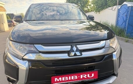 Mitsubishi Outlander III рестайлинг 3, 2015 год, 1 470 000 рублей, 3 фотография