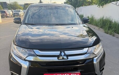 Mitsubishi Outlander III рестайлинг 3, 2015 год, 1 470 000 рублей, 2 фотография