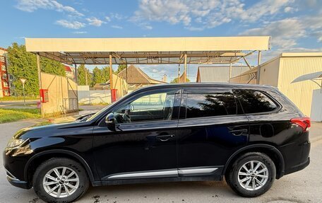 Mitsubishi Outlander III рестайлинг 3, 2015 год, 1 470 000 рублей, 8 фотография