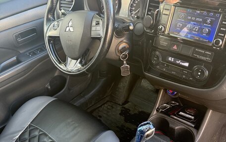Mitsubishi Outlander III рестайлинг 3, 2015 год, 1 470 000 рублей, 14 фотография