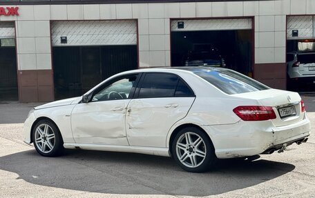 Mercedes-Benz E-Класс, 2010 год, 750 000 рублей, 3 фотография