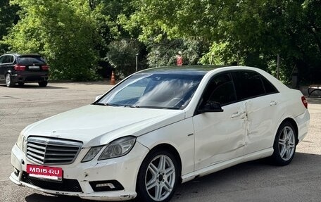 Mercedes-Benz E-Класс, 2010 год, 750 000 рублей, 2 фотография