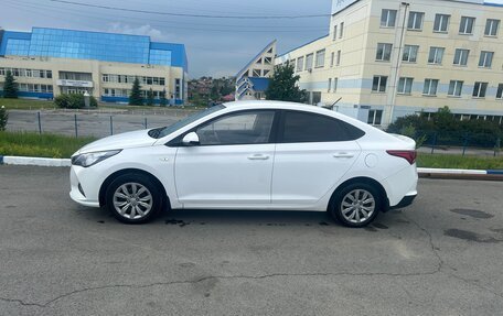 Hyundai Solaris II рестайлинг, 2021 год, 1 800 000 рублей, 2 фотография
