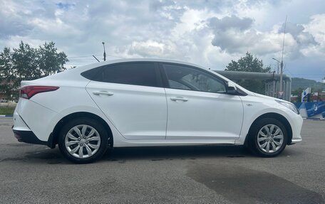 Hyundai Solaris II рестайлинг, 2021 год, 1 800 000 рублей, 4 фотография