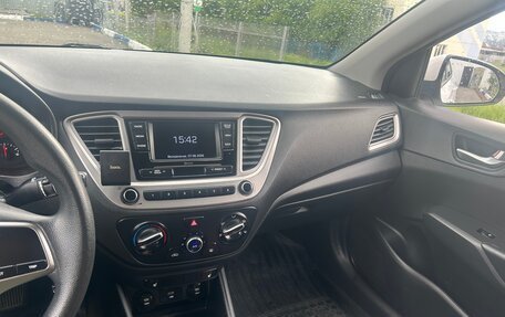 Hyundai Solaris II рестайлинг, 2021 год, 1 800 000 рублей, 14 фотография