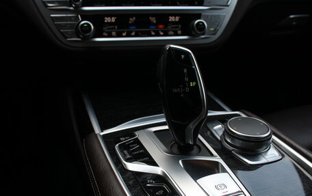 BMW 7 серия, 2018 год, 3 980 000 рублей, 22 фотография