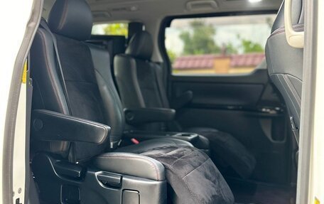 Toyota Vellfire I, 2012 год, 2 700 000 рублей, 6 фотография