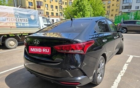 Hyundai Solaris II рестайлинг, 2021 год, 1 590 000 рублей, 4 фотография