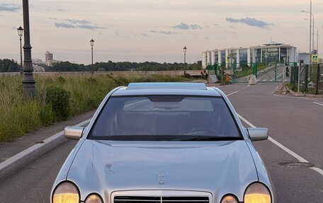 Mercedes-Benz E-Класс, 1997 год, 900 000 рублей, 9 фотография