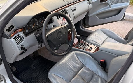 Mercedes-Benz E-Класс, 1997 год, 900 000 рублей, 12 фотография